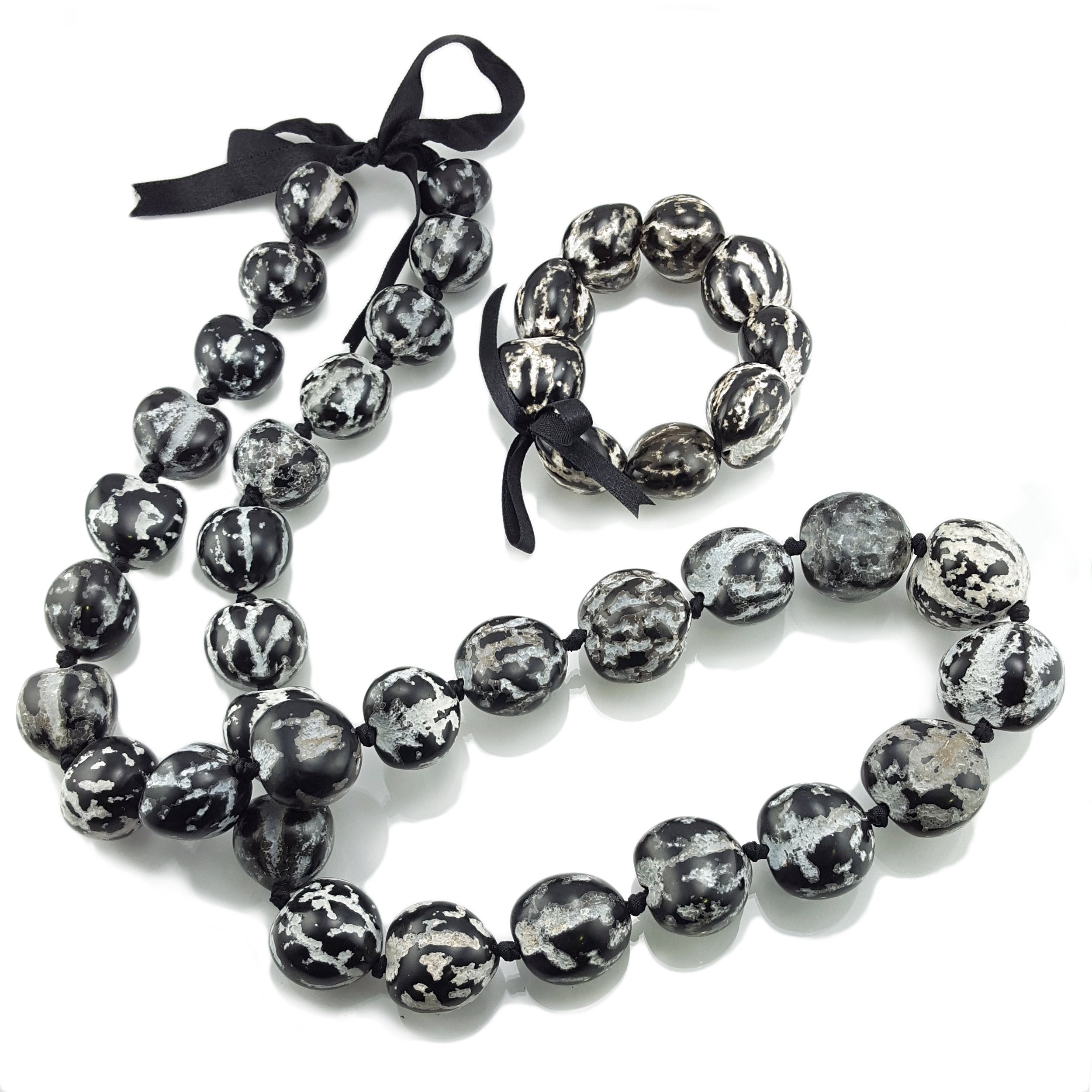 Black and White Kukui Nut Lei Necklace and Bracelet Set